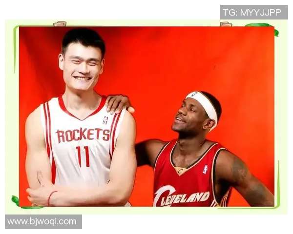 亲姚明腋下的温暖瞬间与篮球巨星的亲密接触分享